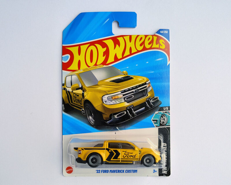 22-Ford-Maverick-Custom-Productos-Blister-ScaleVerse