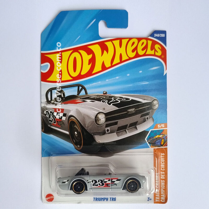 Hot Wheels Triumph TR6 2025 de la serie HW Track Champs, vehículo casting deportivo gris y Treasure Hunt.