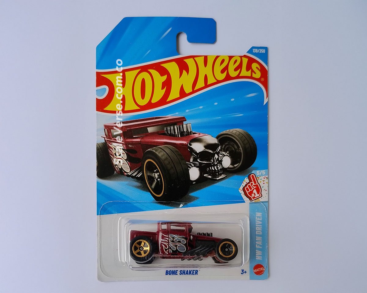 Hot Wheels Bone Shaker 2026 de la serie HW Fan Driven, vehículo casting clásico hot rod en color rojo con calavera frontal.