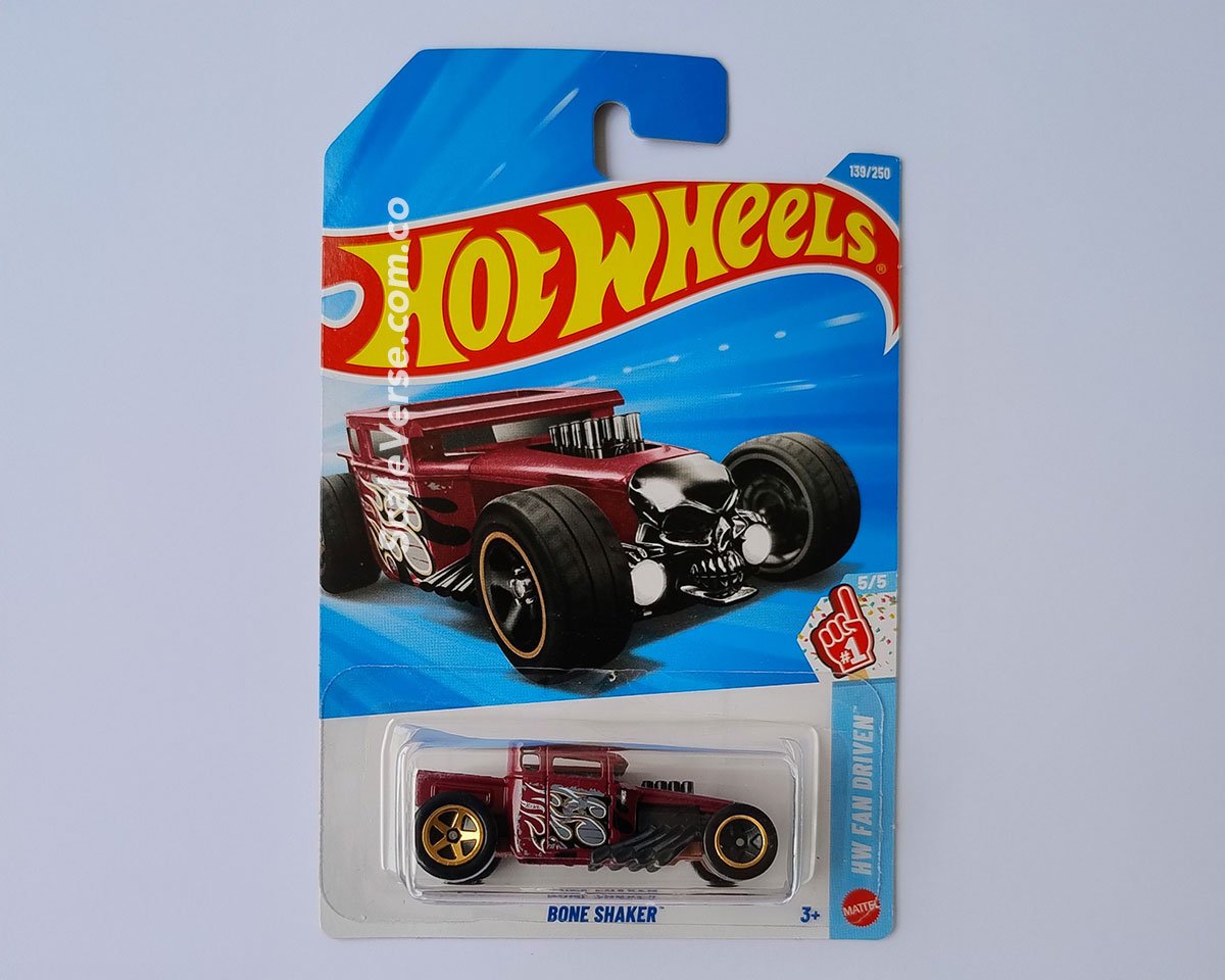 Hot Wheels Bone Shaker 2026 de la serie HW Fan Driven, vehículo casting clásico hot rod en color rojo con calavera frontal.