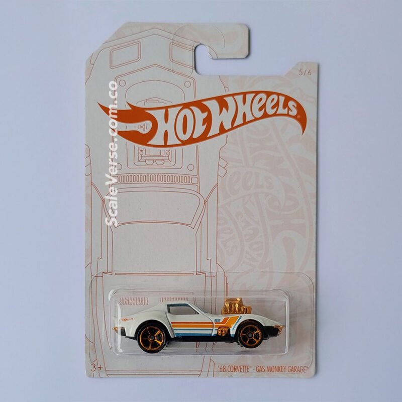 Hot Wheels ´68 Corvette Gas Monkey Garage 2020 de la serie Pearl and Chrome, vehículo casting en color blanco perla con detalles cromados.