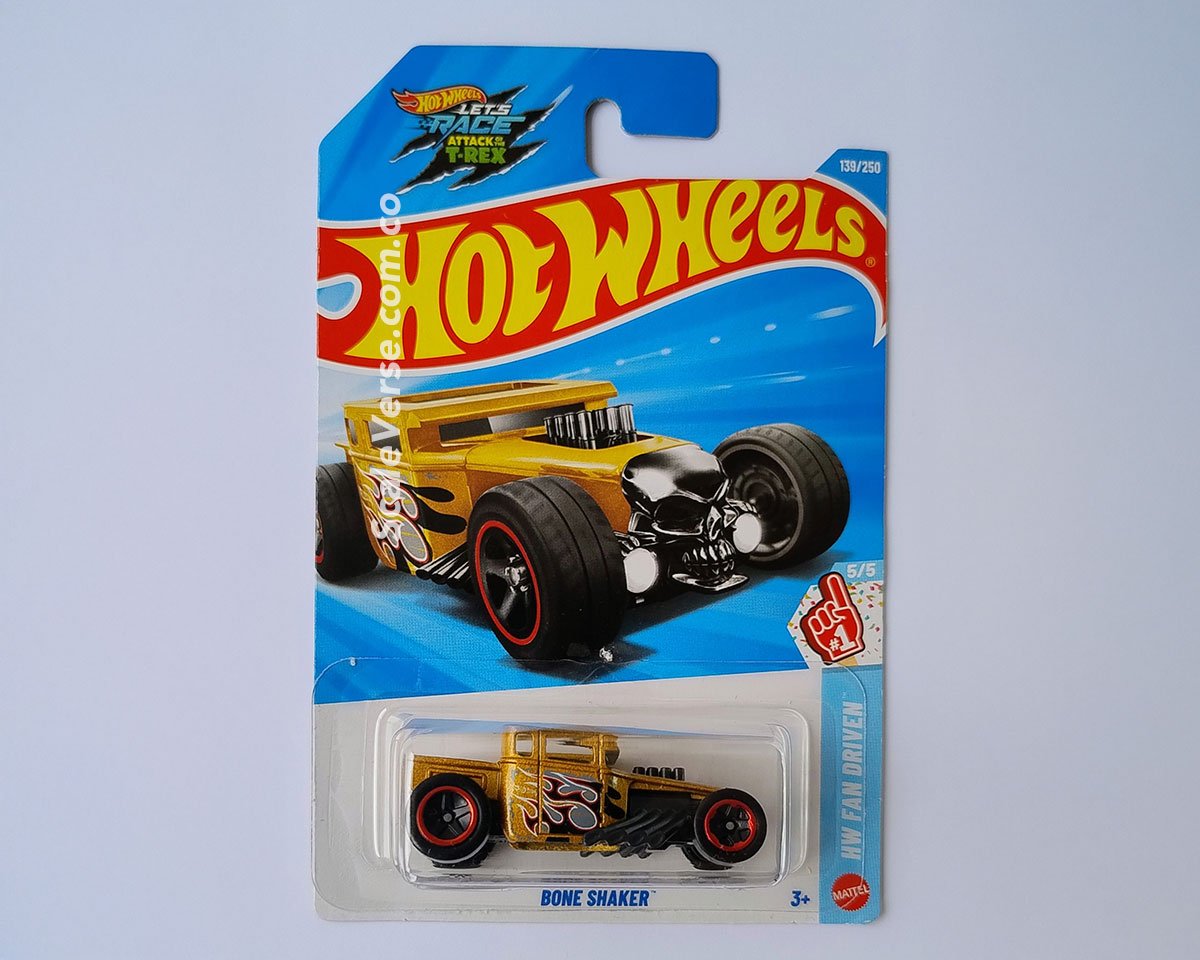 Hot Wheels Bone Shaker 2026 de la serie HW Fan Driven, vehículo casting clásico hot rod con calavera frontal en color dorado metalizado.