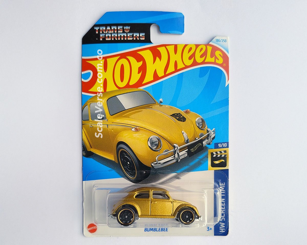 Hot Wheels Bumblebee 2024 de la serie HW Screen Time, vehículo casting con acabado en pintura dorada.