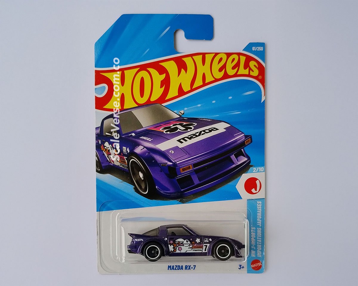 Hot Wheels Mazda RX-7 2026 de la serie HW J-Imports, vehículo casting deportivo japonés en color púrpura metálico con kit de carrocería ancho.